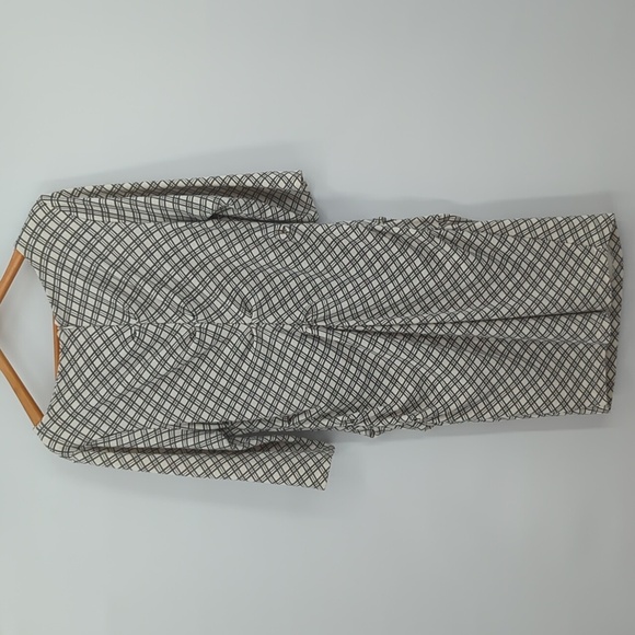 A Pea in the Pod | Plaid Ruched Maternity Dress - Picture 6 of 9